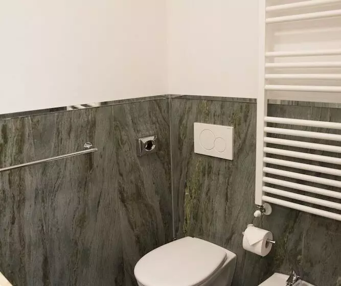 مسافرخانه Boutique Hotel Enia