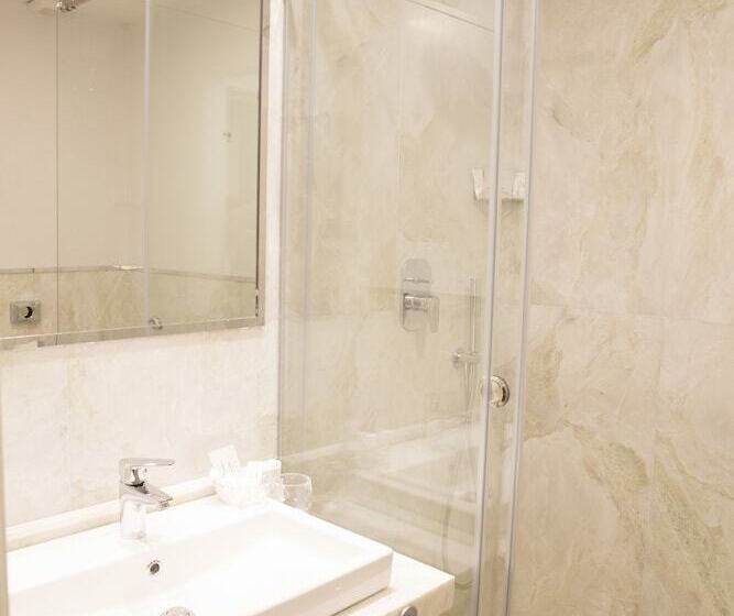 مسافرخانه Boutique Hotel Enia