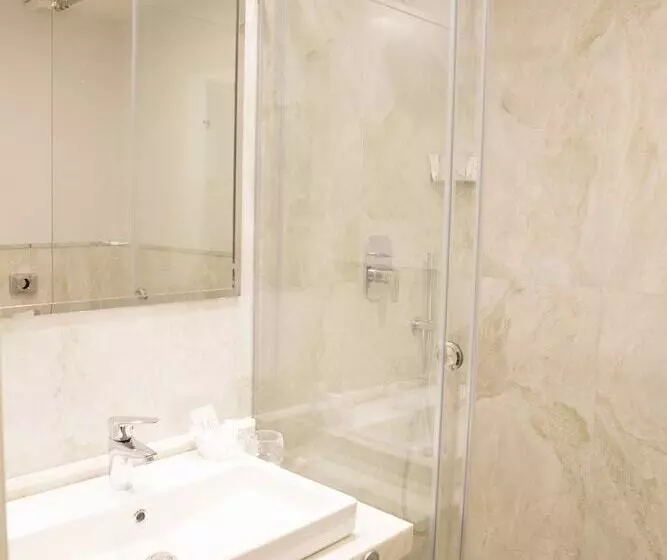 مسافرخانه Boutique Hotel Enia