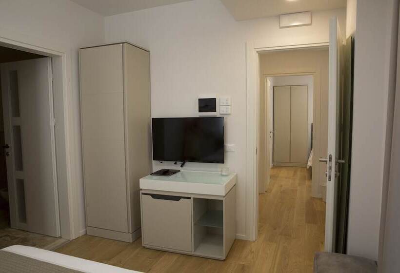 مسافرخانه Boutique Hotel Enia