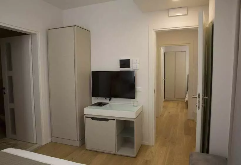 مسافرخانه Boutique Hotel Enia