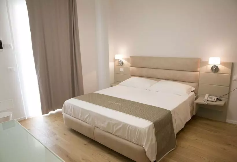 مسافرخانه Boutique Hotel Enia