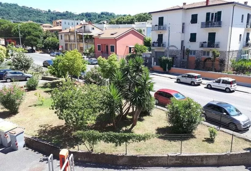پانسیون Cà  Rossi City  House