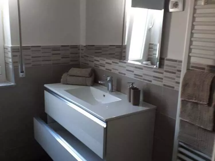 پانسیون Cà  Rossi City  House