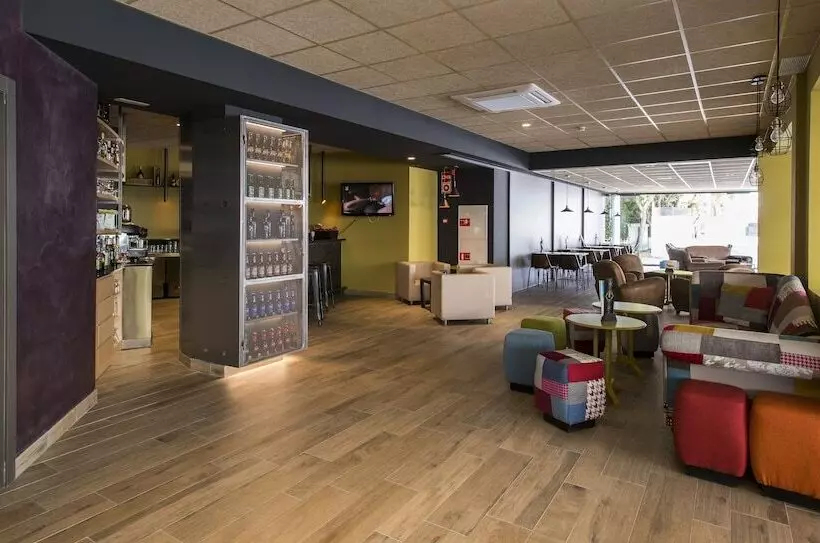 Aparthotel California