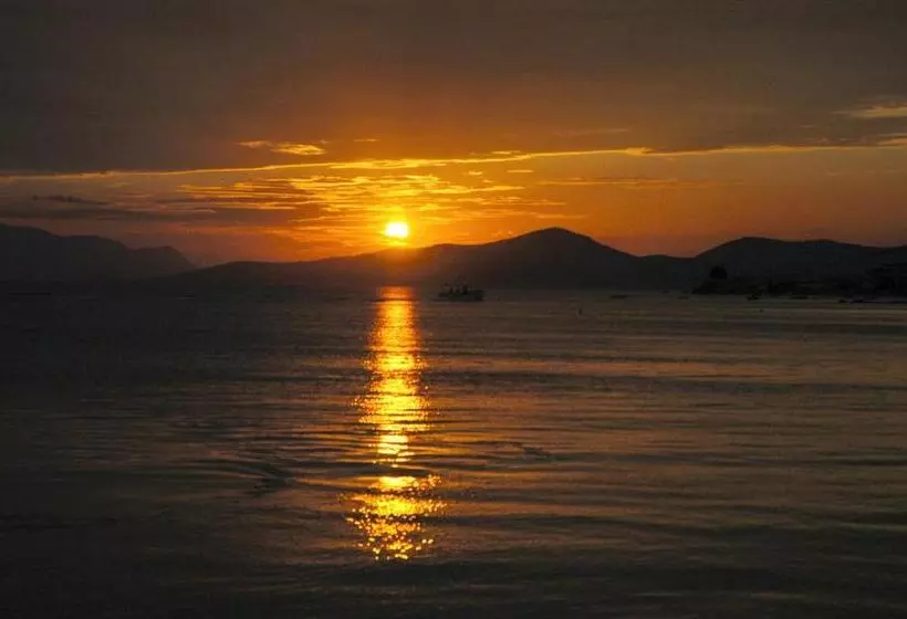 בית מלון כפרי Castello Rosso