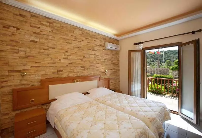 בית מלון כפרי Castello Rosso