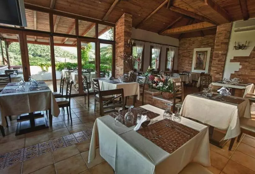 בית מלון כפרי Castello Rosso