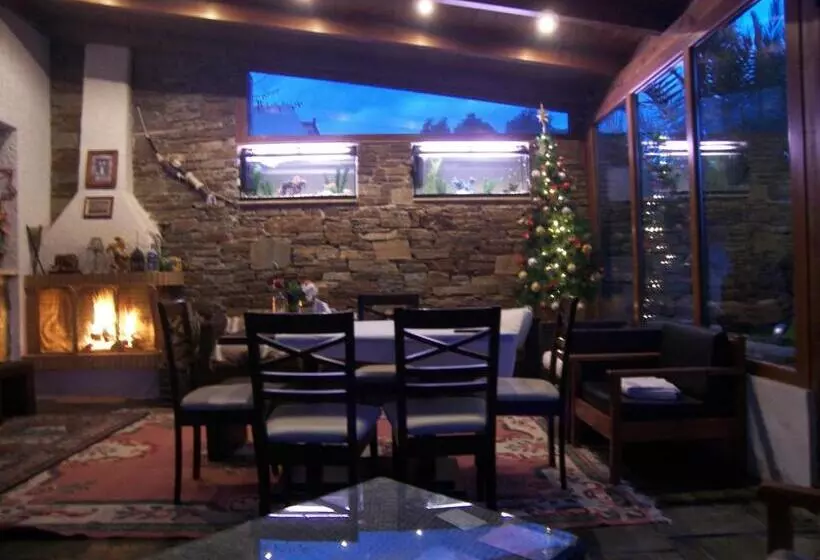 בית מלון כפרי Castello Rosso