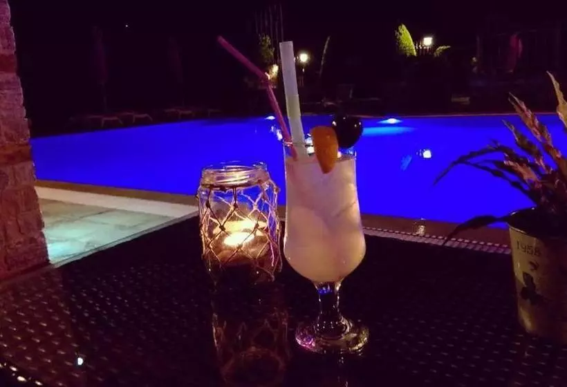 בית מלון כפרי Castello Rosso