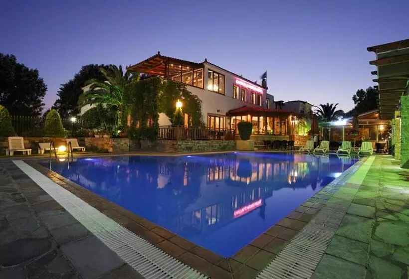 בית מלון כפרי Castello Rosso