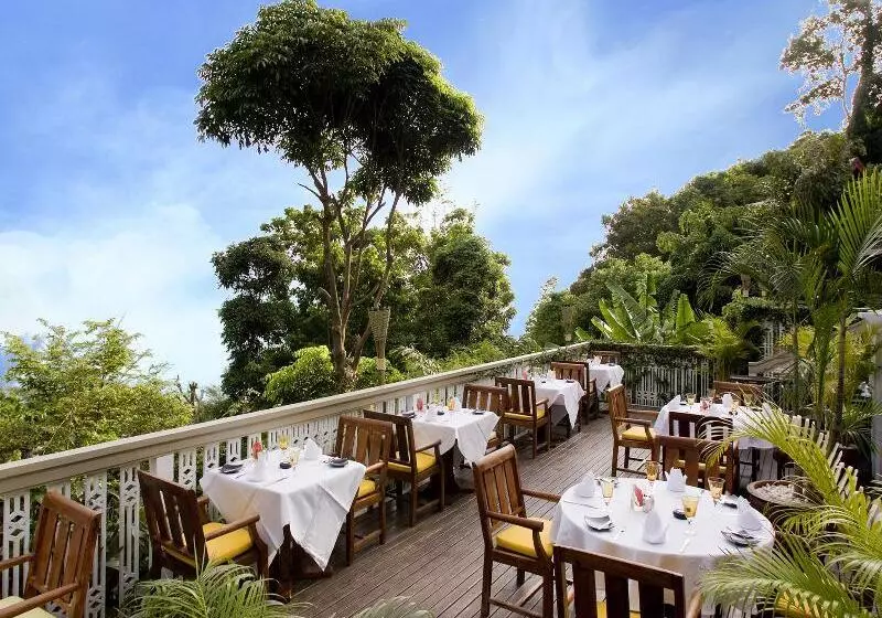 호텔 Central Karon Village