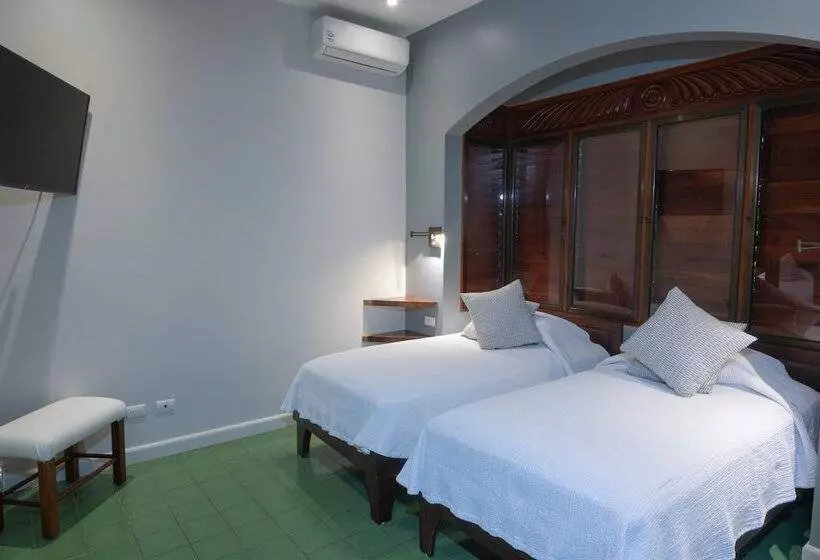 호텔 Club Del Mar Oceanfront