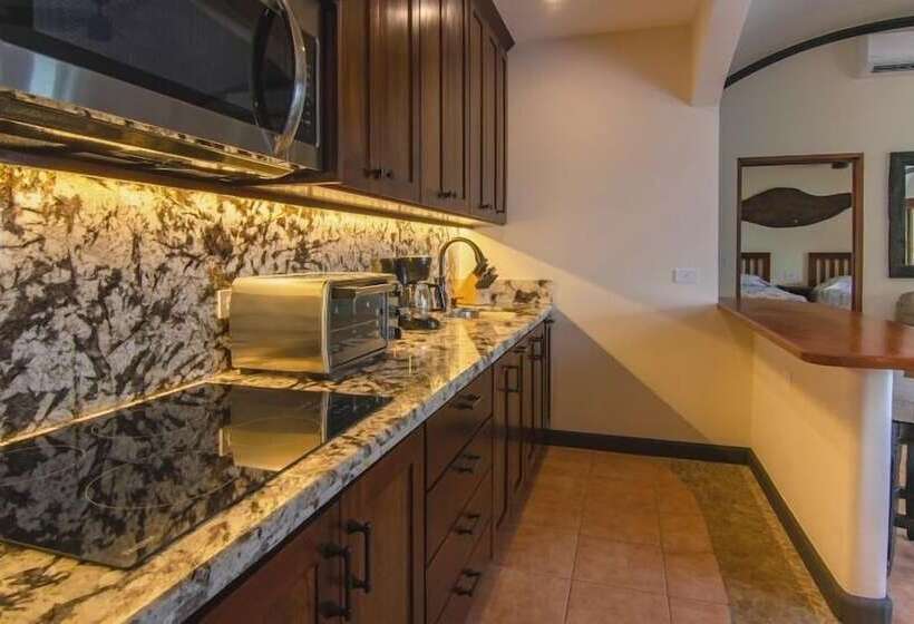 هتل Club Del Mar Oceanfront