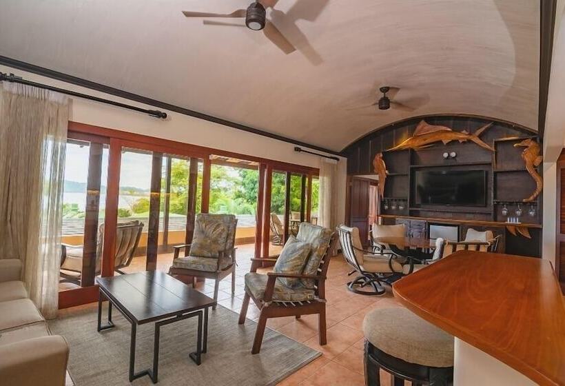 هتل Club Del Mar Oceanfront