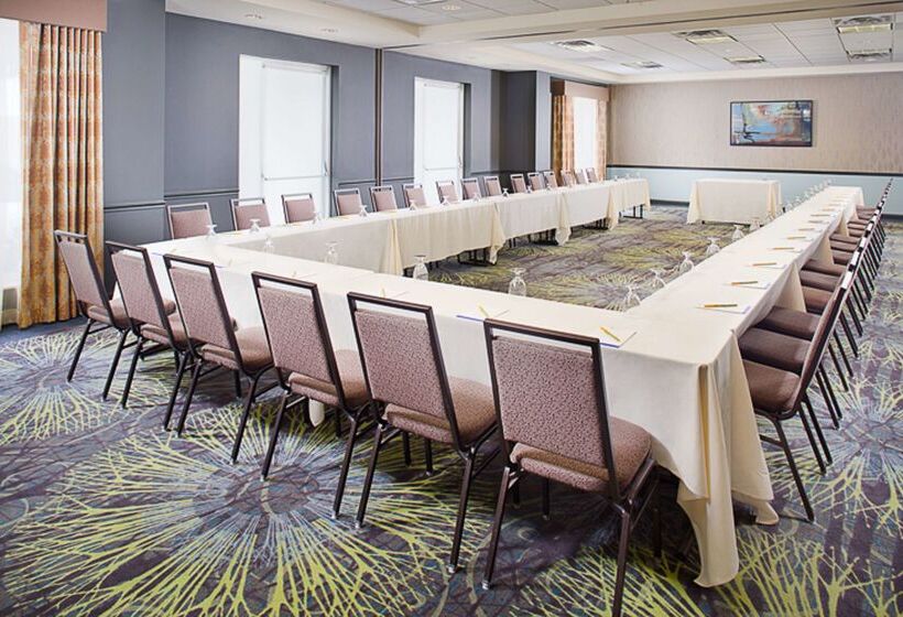 בית מלון כפרי Hilton Garden Inn Albany Airport