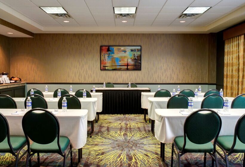 בית מלון כפרי Hilton Garden Inn Albany Airport