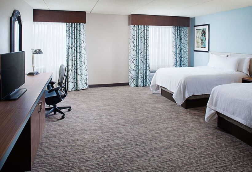 בית מלון כפרי Hilton Garden Inn Albany Airport