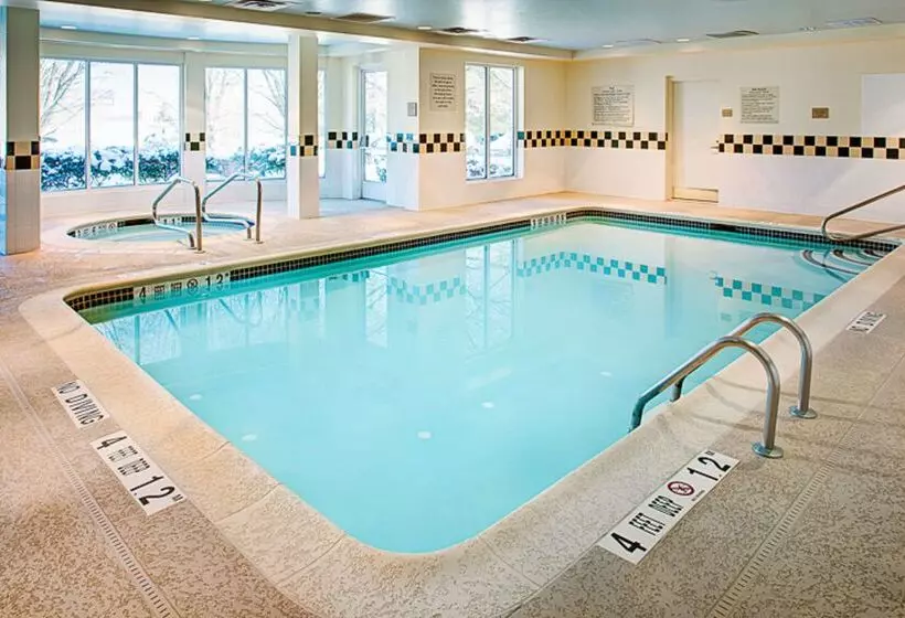 Отель Hilton Garden Inn Albany Airport