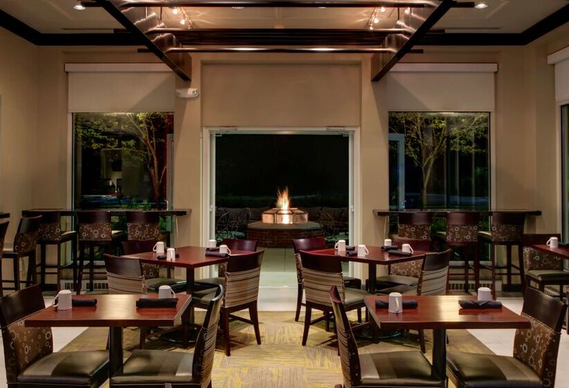 בית מלון כפרי Hilton Garden Inn Albany Airport