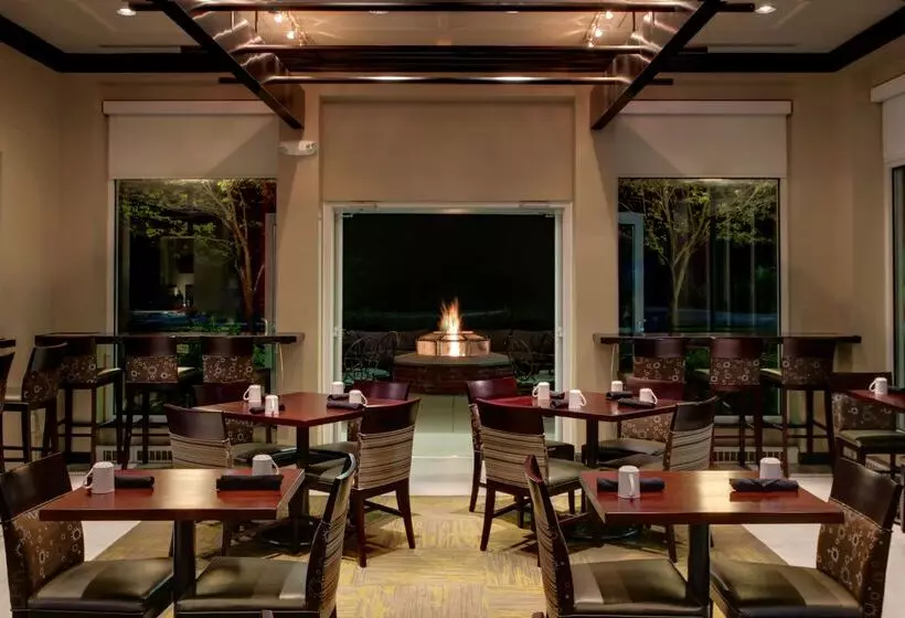 Отель Hilton Garden Inn Albany Airport