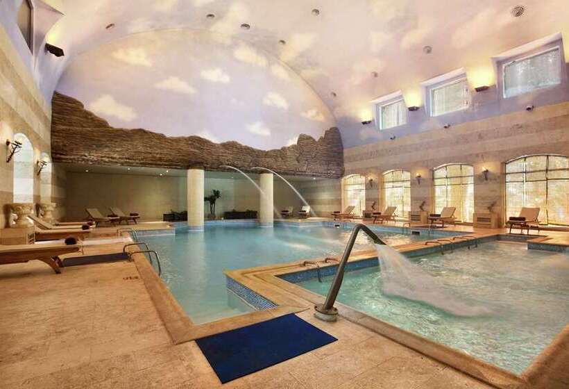 هتل Hilton Pyramids Golf