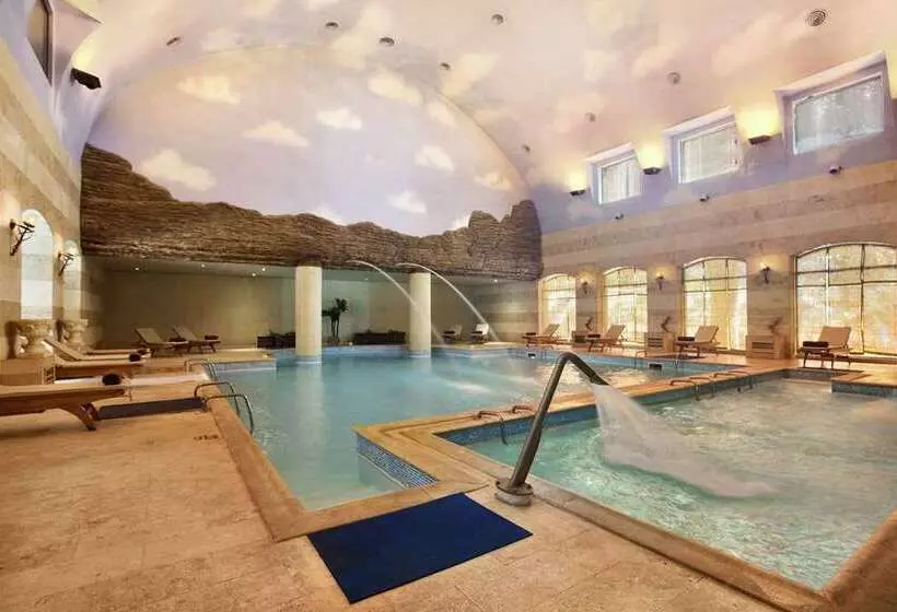 هتل Hilton Pyramids Golf