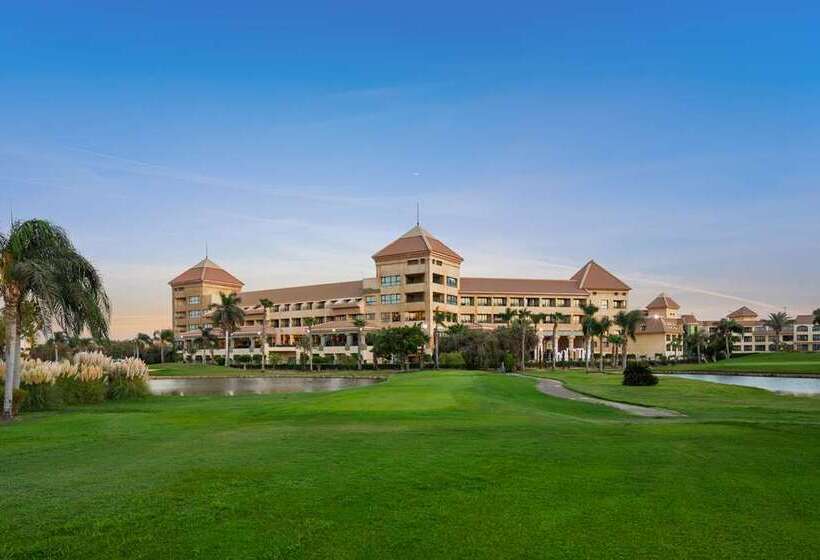 هتل Hilton Pyramids Golf
