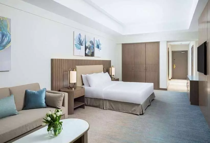 هتل Hilton Pyramids Golf