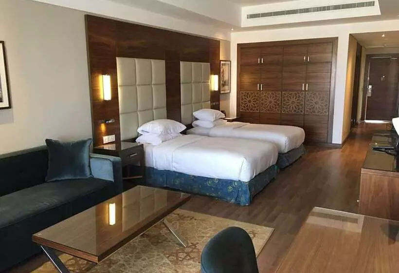 هتل Hilton Pyramids Golf