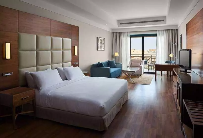 هتل Hilton Pyramids Golf