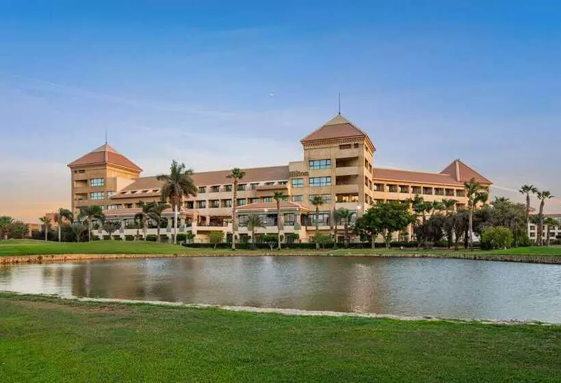هتل Hilton Pyramids Golf