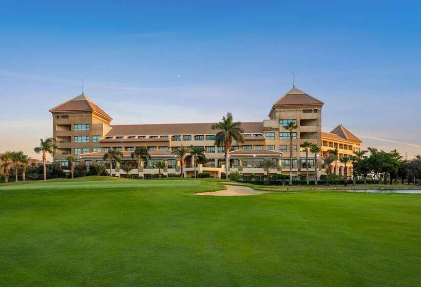 هتل Hilton Pyramids Golf