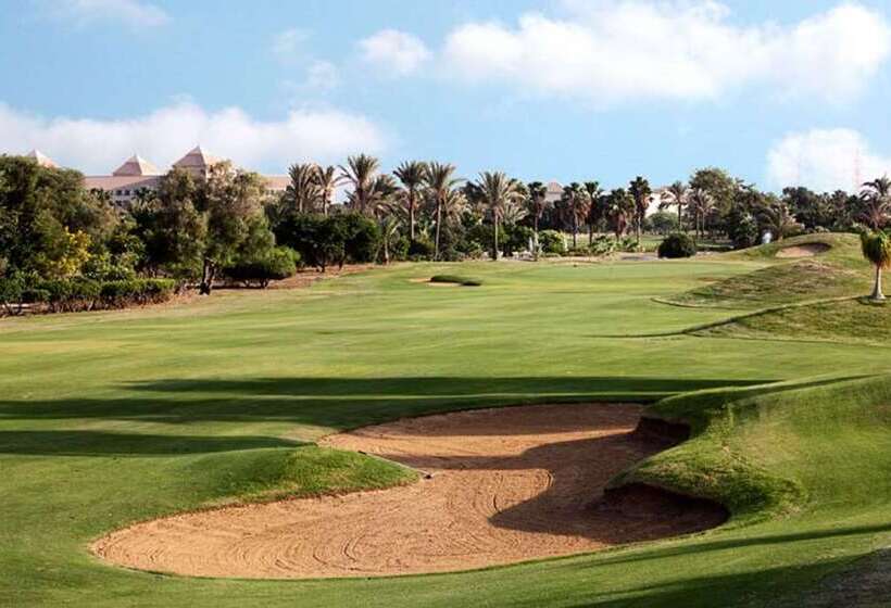 هتل Hilton Pyramids Golf