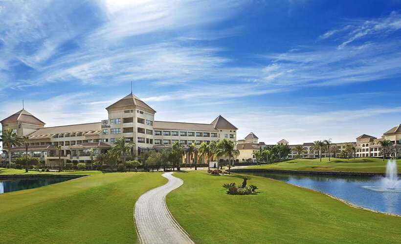 هتل Hilton Pyramids Golf