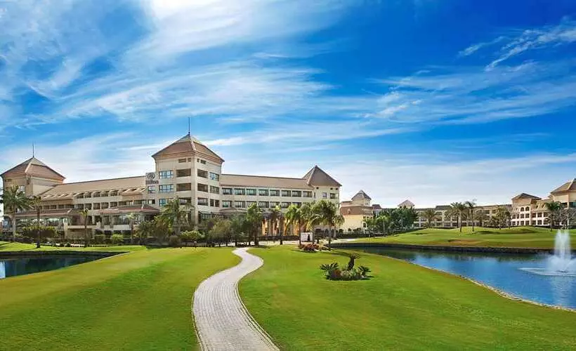 هتل Hilton Pyramids Golf