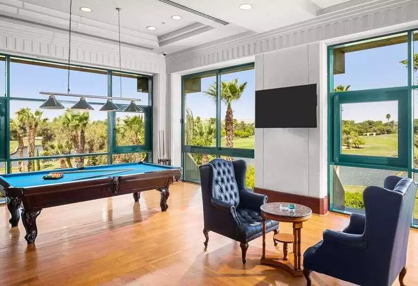 هتل Hilton Pyramids Golf