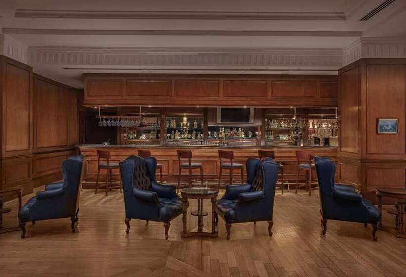 هتل Hilton Pyramids Golf