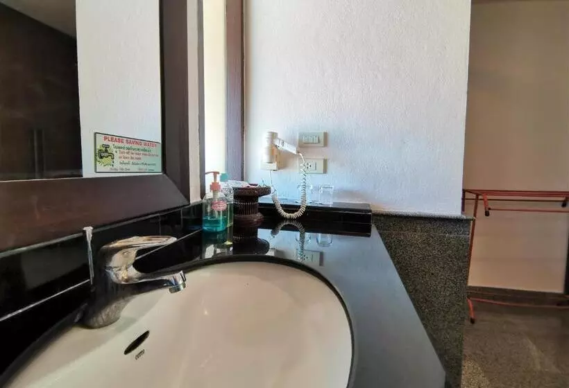 ホテル Holiday Villa, Lanta