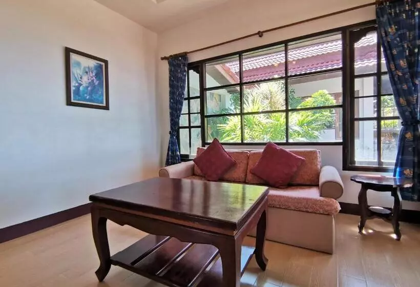 ホテル Holiday Villa, Lanta