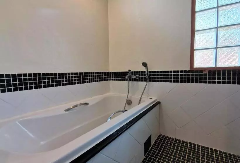 ホテル Holiday Villa, Lanta