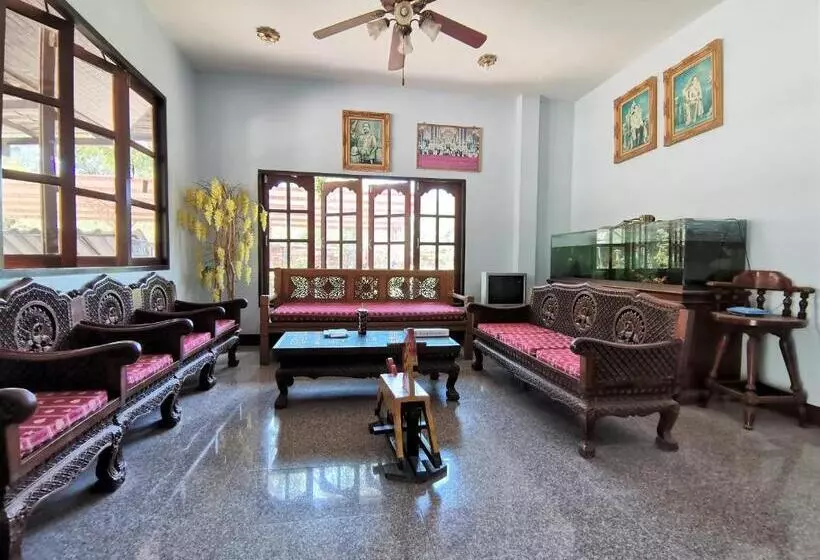 ホテル Holiday Villa, Lanta