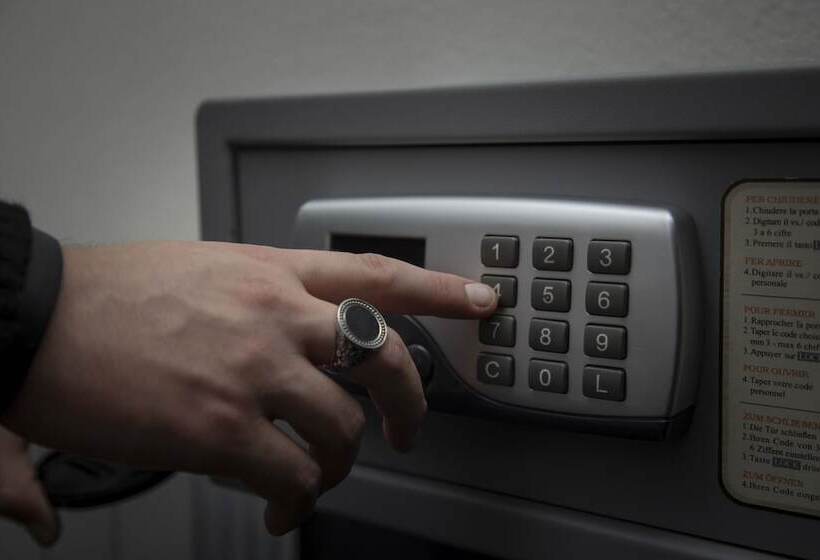 هتل Ideal City Walk