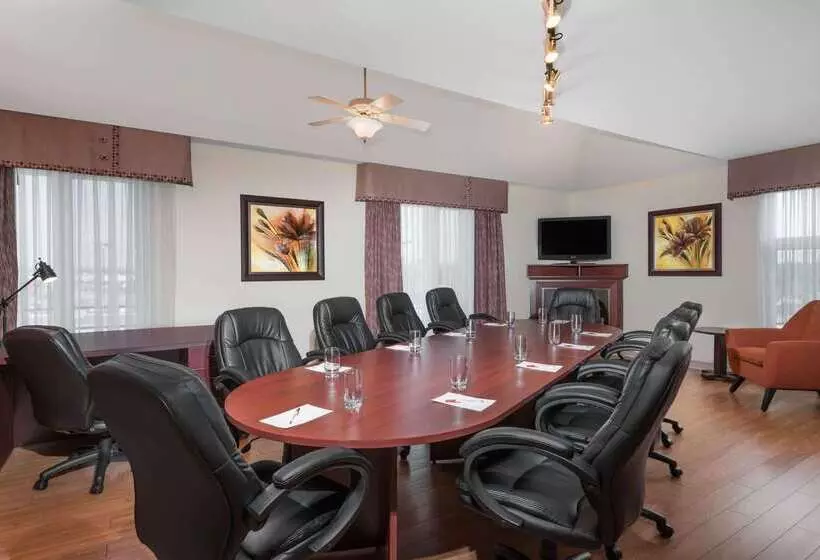 호텔 Ramada Plaza By Wyndham Gatineau/manoir Du Casino