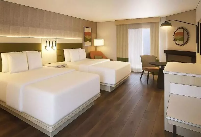 ホテル Ramada Plaza By Wyndham Gatineau/manoir Du Casino