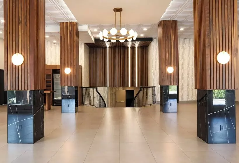 ホテル Ramada Plaza By Wyndham Gatineau/manoir Du Casino