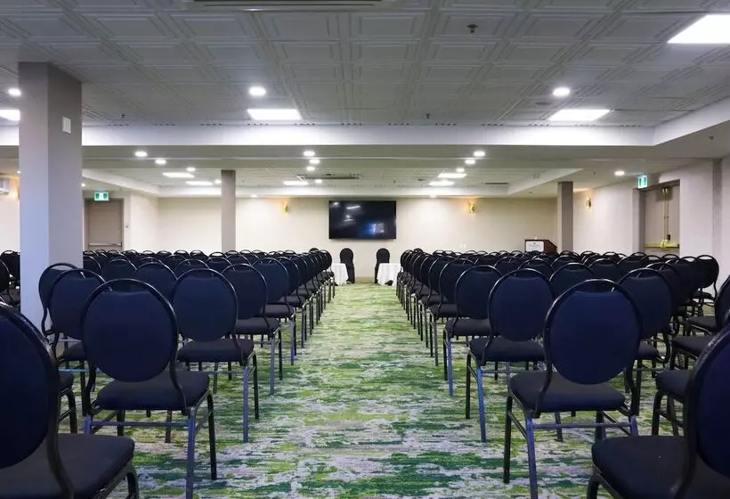 ホテル Ramada Plaza By Wyndham Gatineau/manoir Du Casino