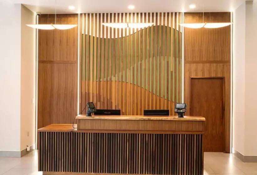 ホテル Ramada Plaza By Wyndham Gatineau/manoir Du Casino