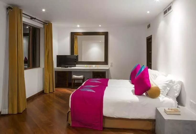 Отель Royal Palms Beach