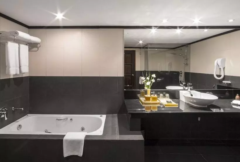 Отель Royal Palms Beach